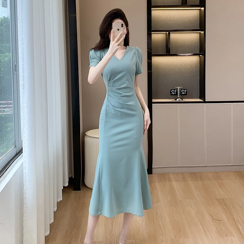 浅蓝色时尚连衣裙2025夏季新款高级感V领泡泡袖显瘦鱼尾裙3613