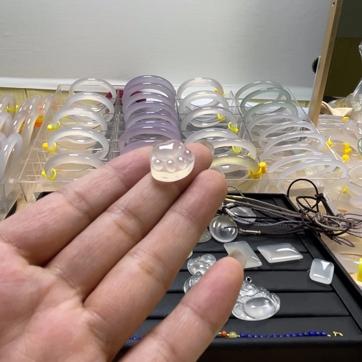玛瑙/玉髓手镯未镶嵌林***飽