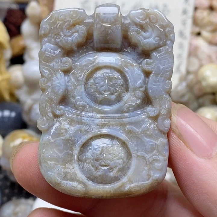 颈饰未镶嵌硅化珊瑚（珊瑚玉）有瑕