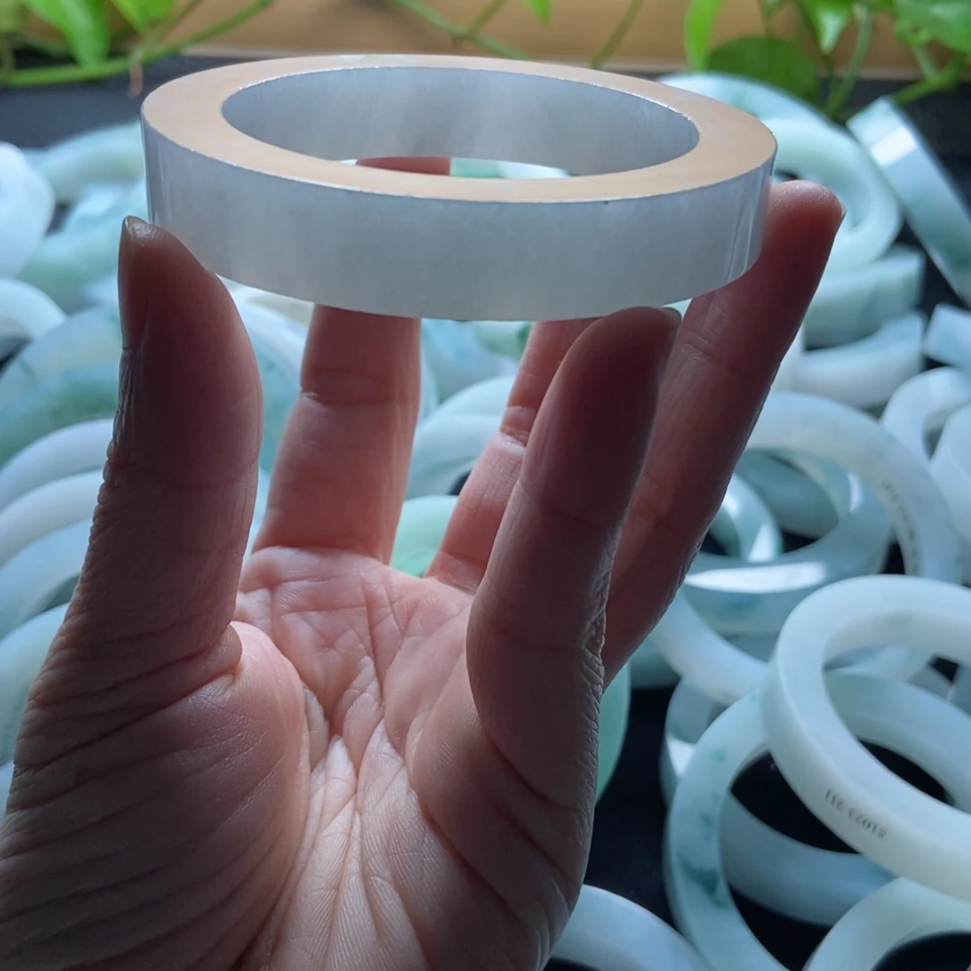 未镶嵌手镯定制翡翠龙*