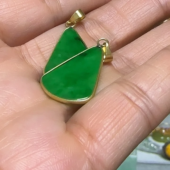 *****翡翠未镶嵌颈饰器物之美手工制作