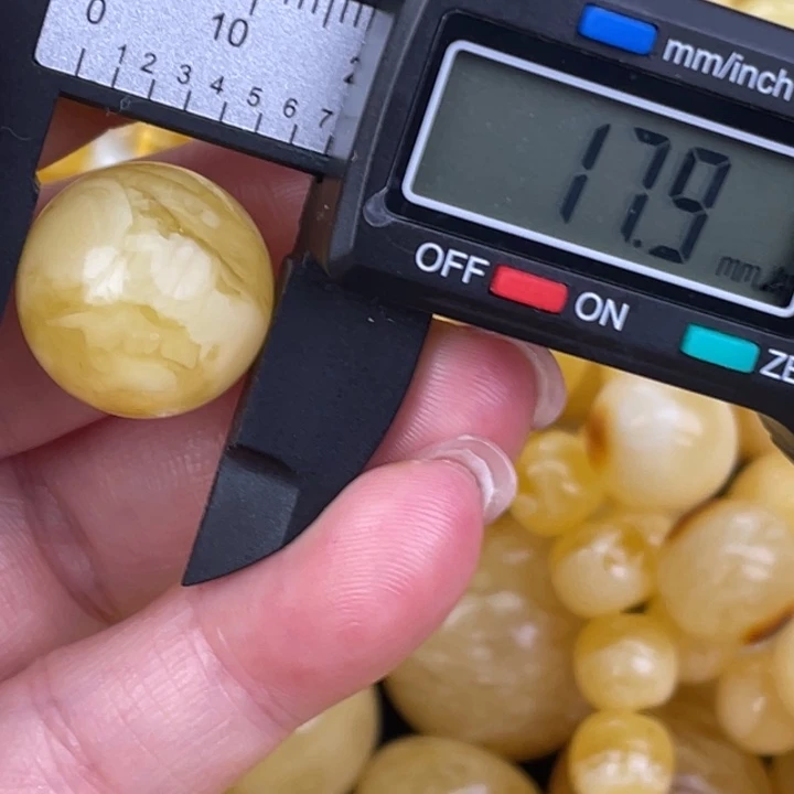 蜜蜡未镶嵌裸石微瑕139