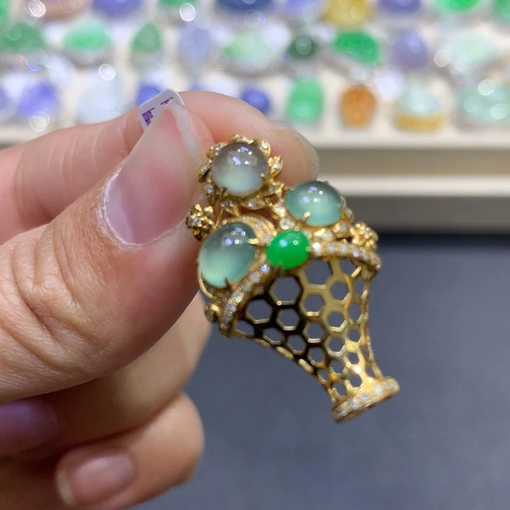 翡翠颈饰18K金镶嵌翡翠