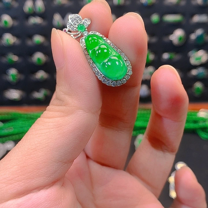 吊坠(不含链)未镶嵌翡翠