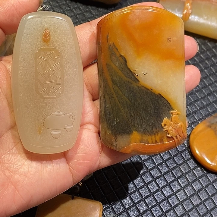 石英质玉（黄龙玉）未镶嵌颈饰