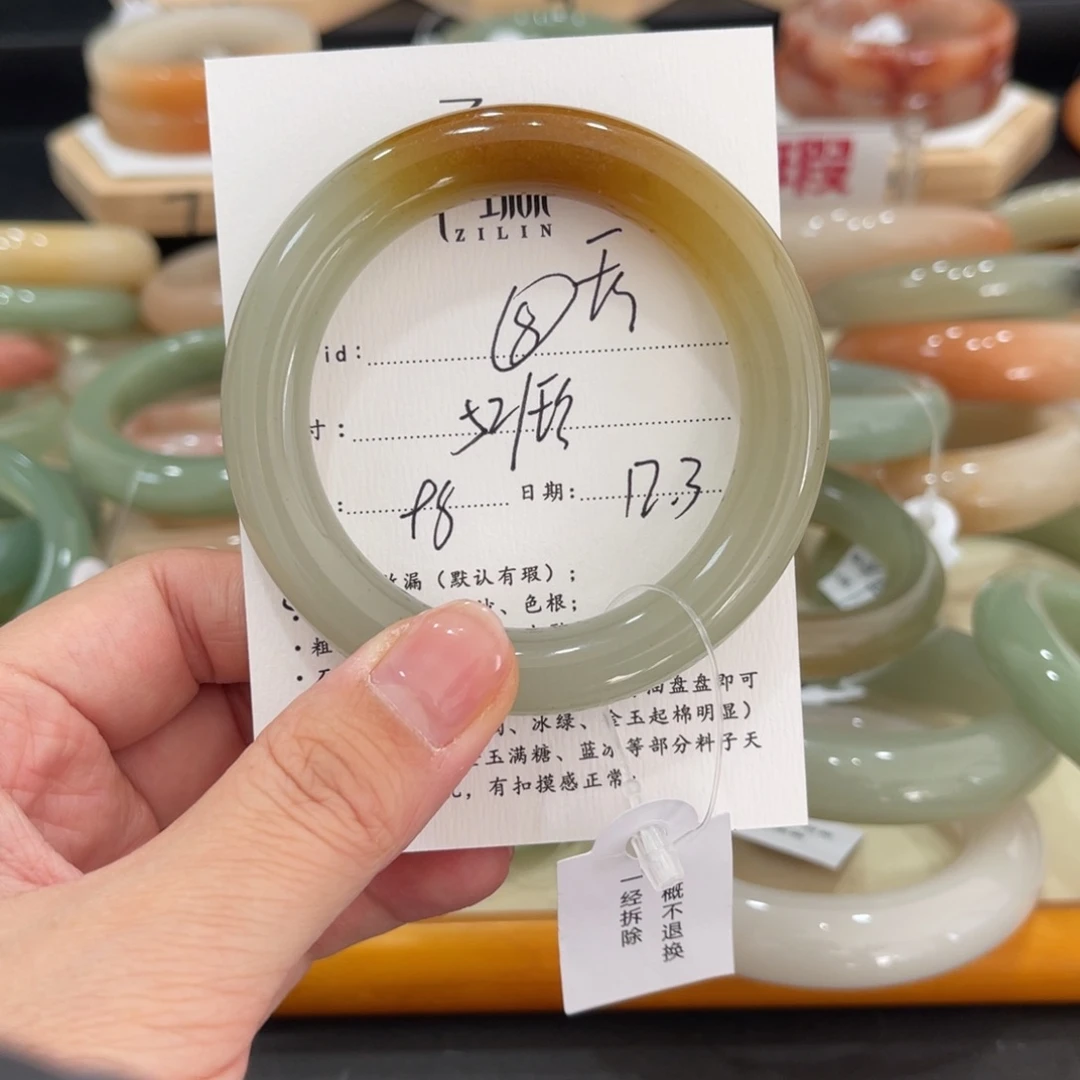未镶嵌手镯石英质玉
