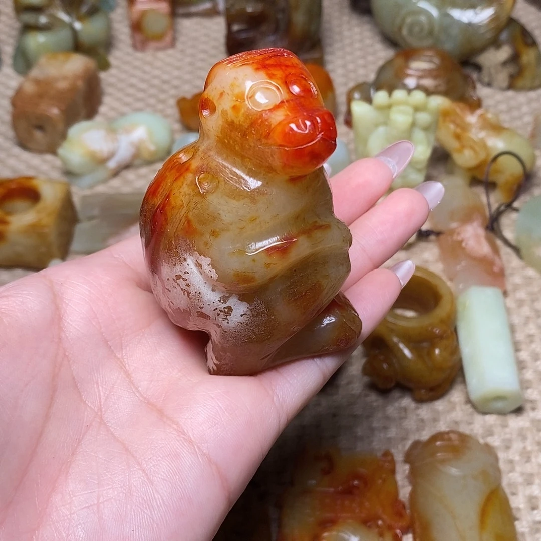 阿***同蛇纹石玉未镶嵌颈饰