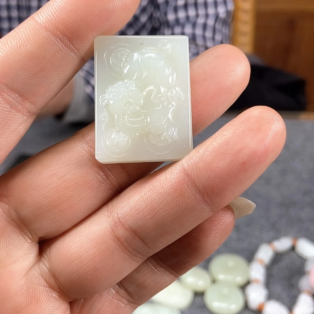 和田玉颈饰未镶嵌山**地