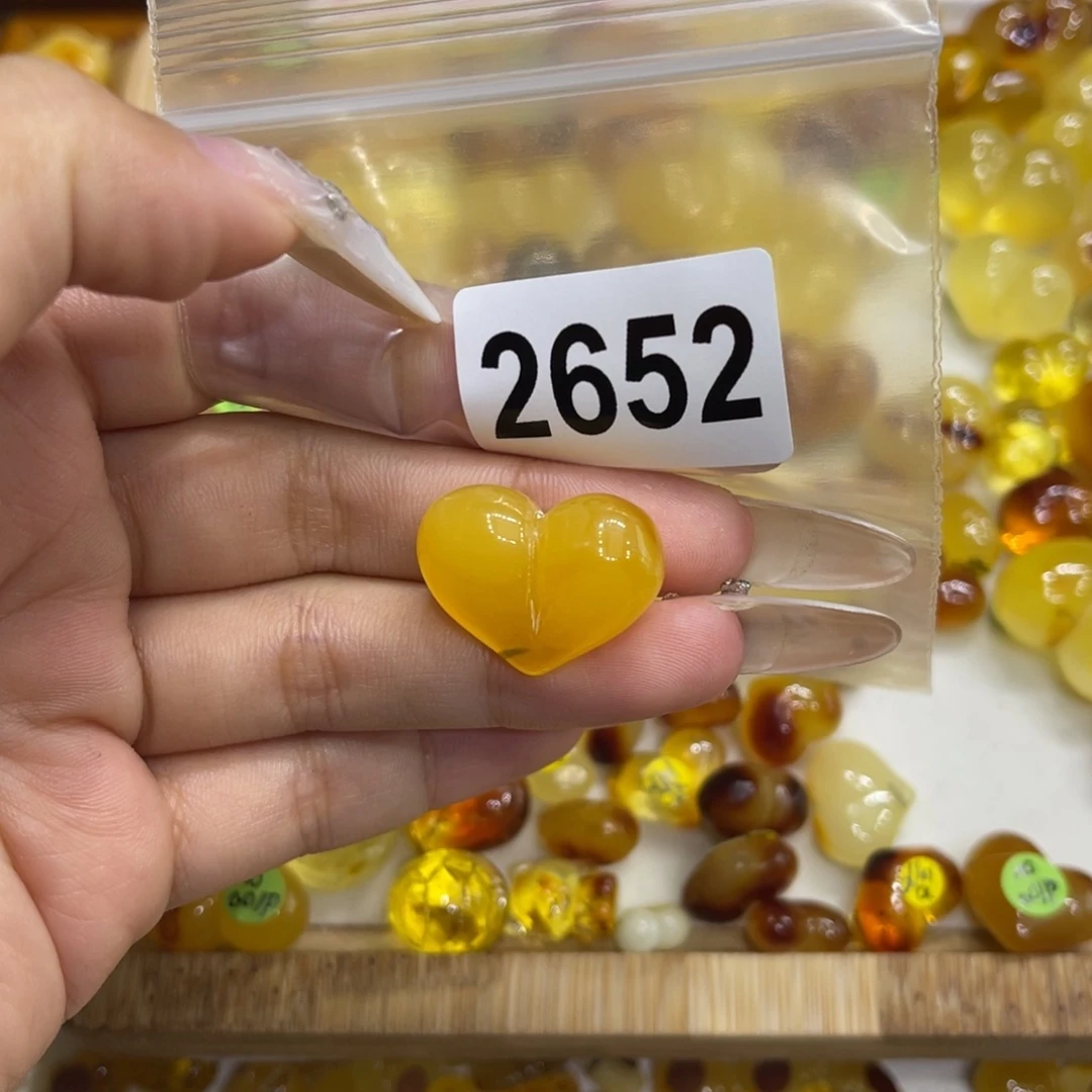 慈***慈琥珀未镶嵌珠宝奇石