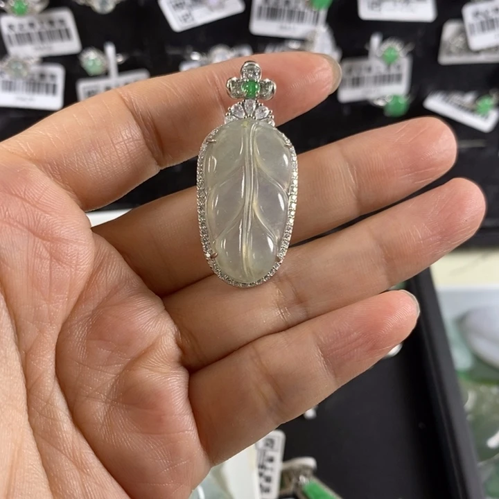 凡***乐颈饰未镶嵌翡翠颈饰未镶嵌翡翠