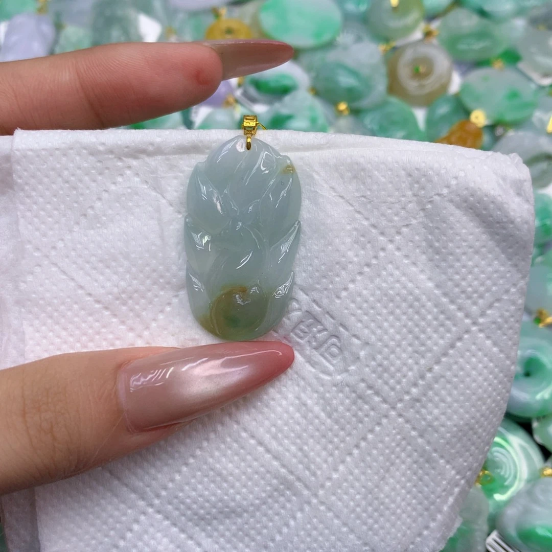 翡翠18K金镶嵌颈饰1111111111