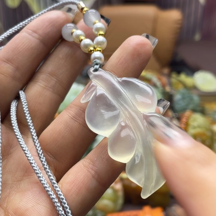 蛇纹石玉未镶嵌颈饰