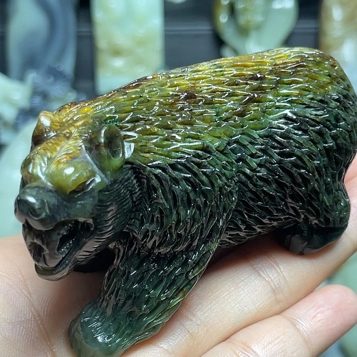 陈***禾和田玉未镶嵌颈饰