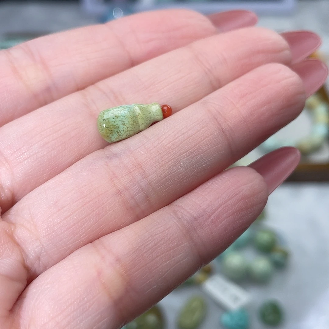 鹿***獸南红玛瑙未镶嵌珠宝奇石