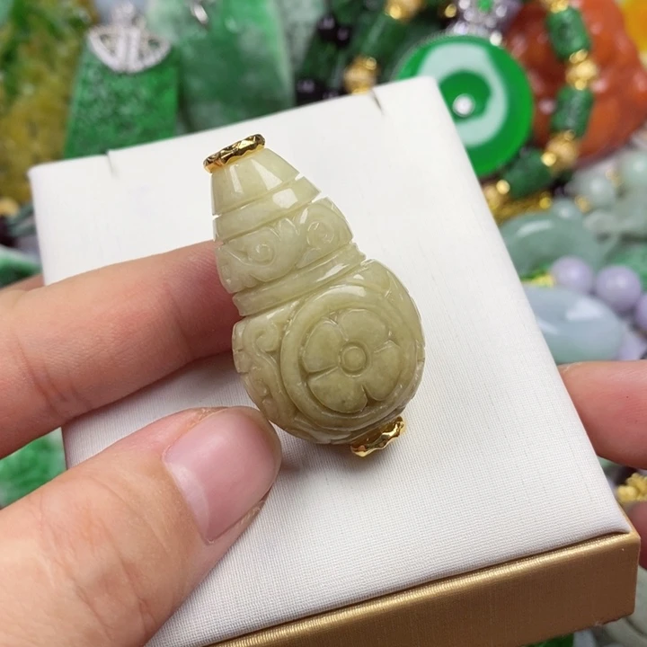 翡翠未镶嵌吊坠(赠链)