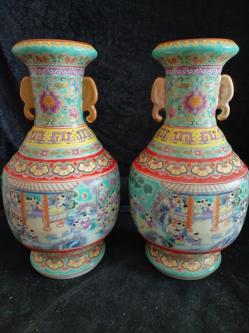 珐琅彩百子图双耳瓶