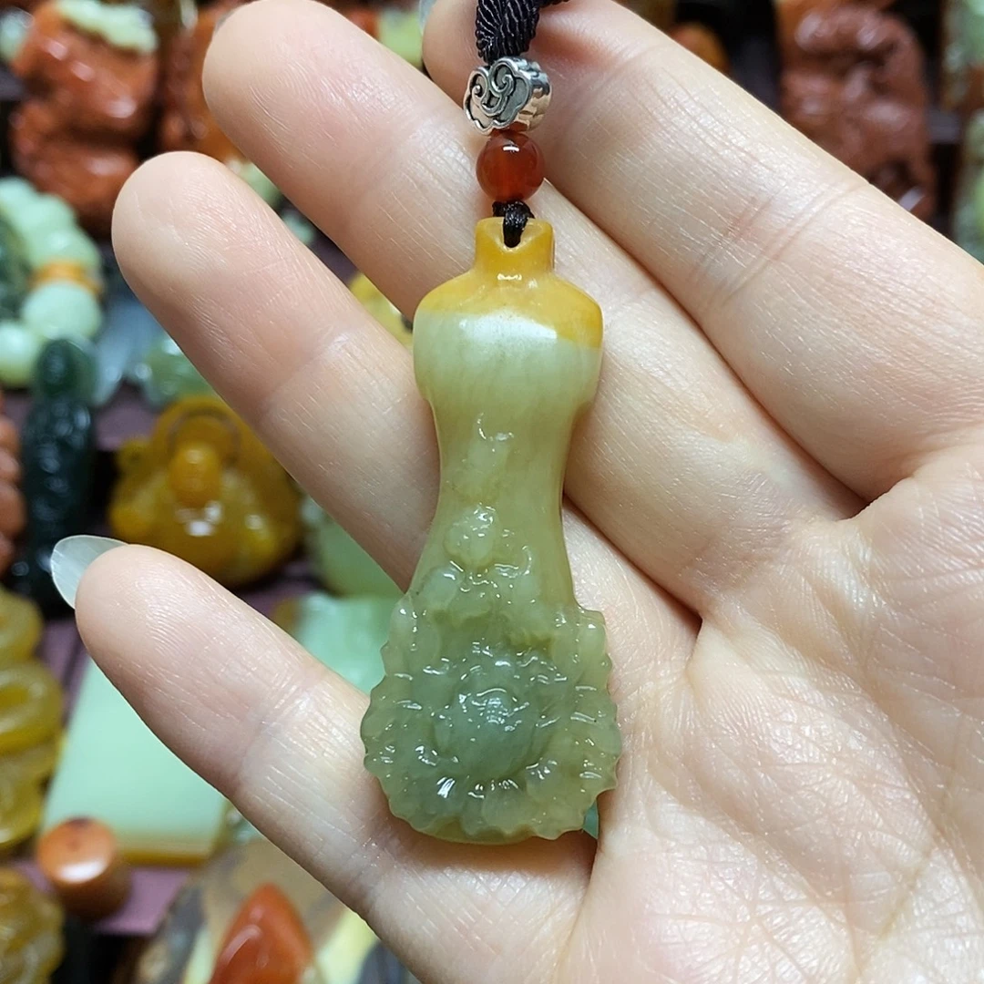 岫玉未镶嵌吊坠(赠链)