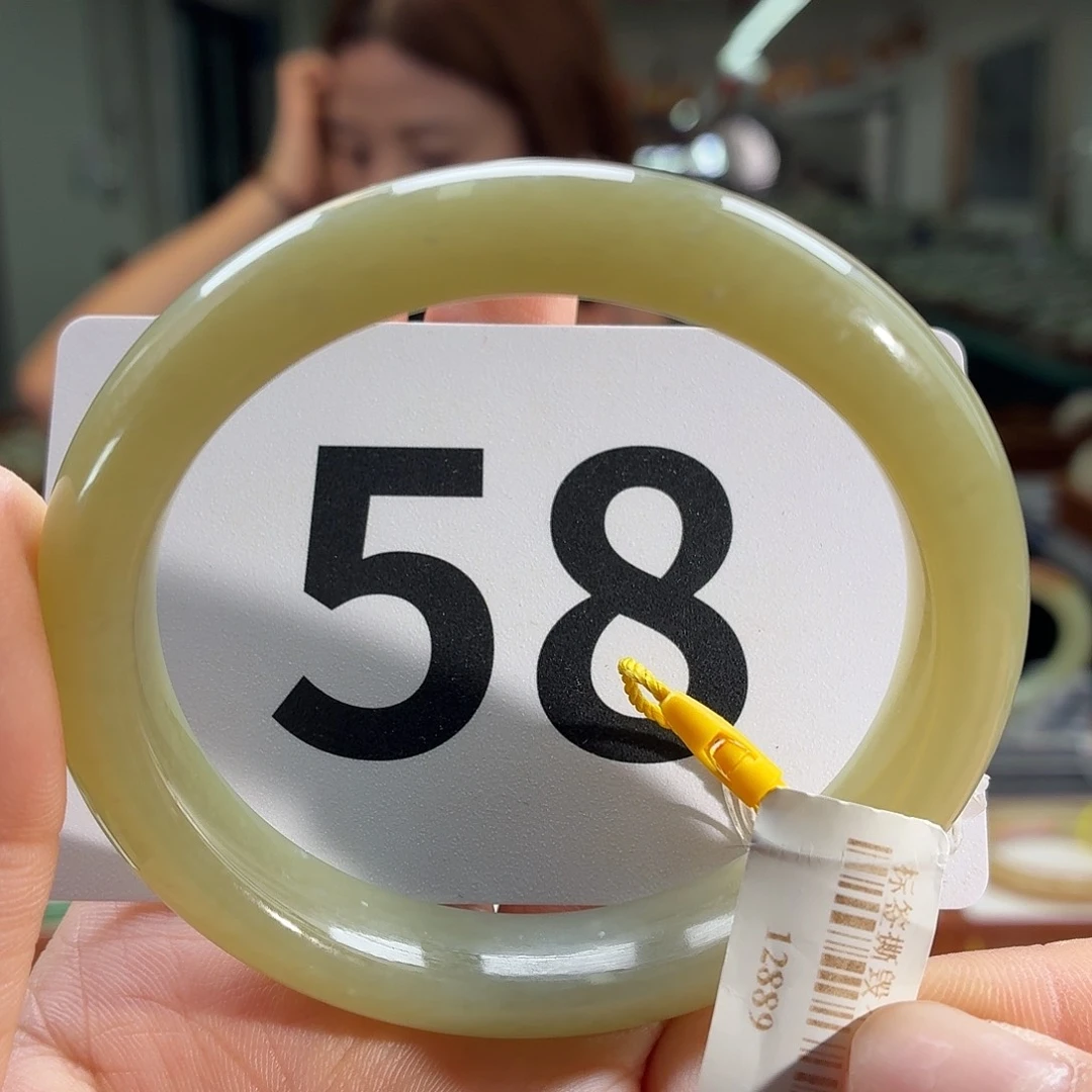 和田玉手镯未镶嵌纹纹