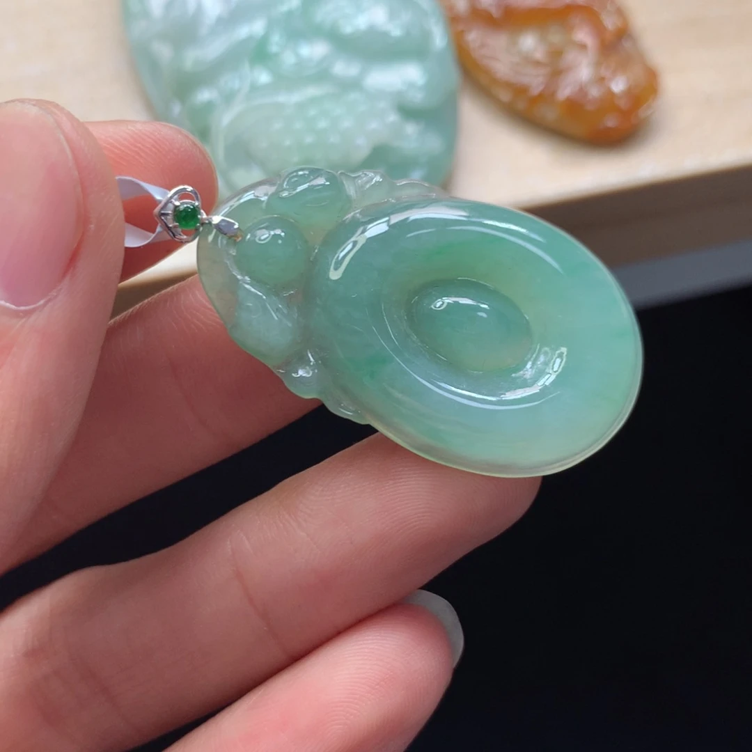 翡翠未镶嵌颈饰吊坠