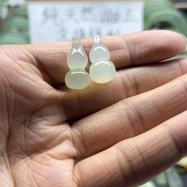 蛇纹石玉未镶嵌手镯1