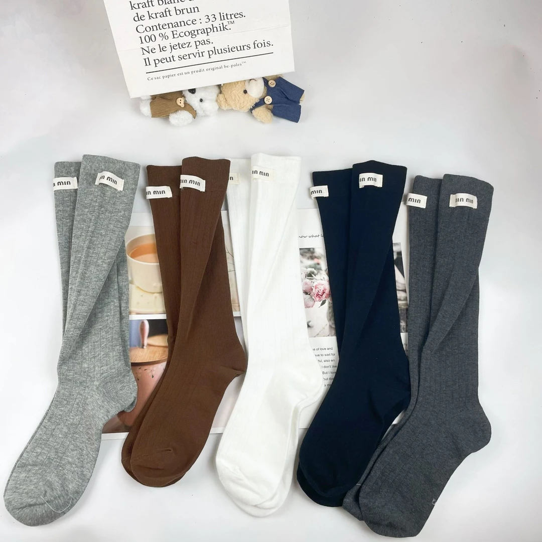 2025秋冬新款Miu系显瘦坑条小腿袜子女韩系时尚布标百搭堆堆及膝