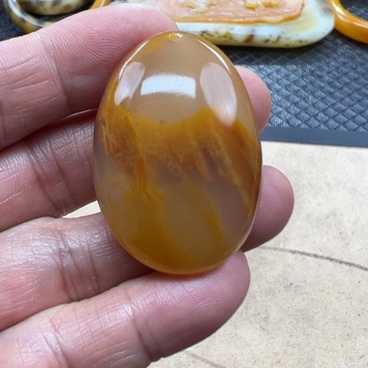 石英质玉（黄龙玉）颈饰未镶嵌