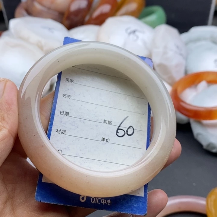 石英质玉手镯未镶嵌