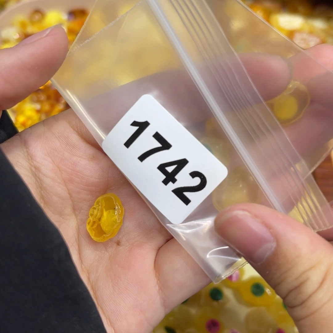 琥珀珠宝奇石未镶嵌