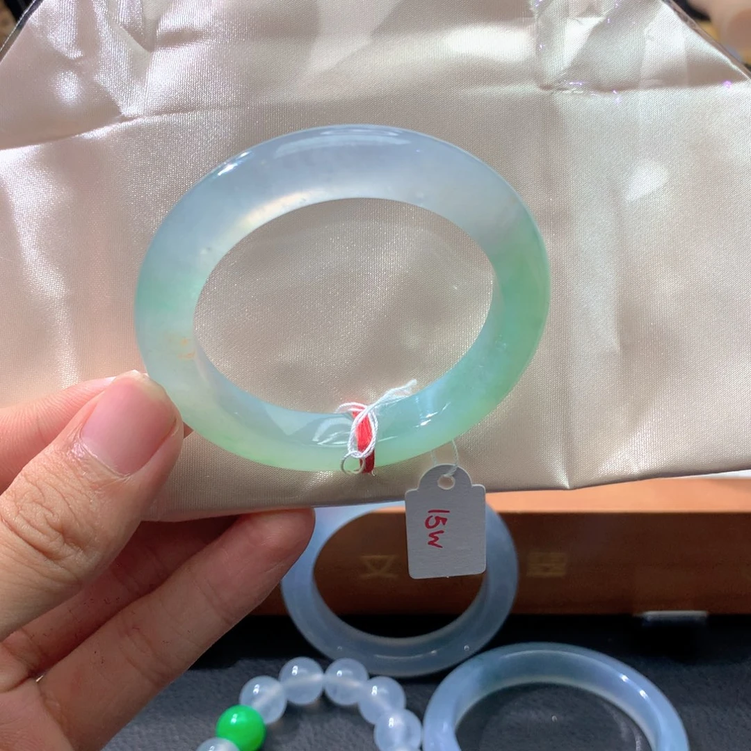 翡翠未镶嵌手镯甜绿