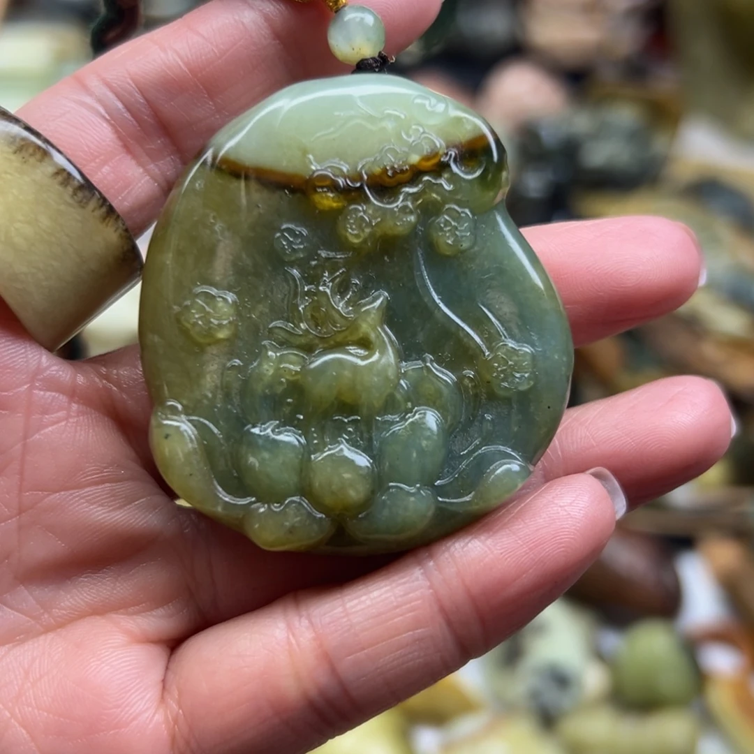 岫玉未镶嵌颈饰玉石王花玉小鹿