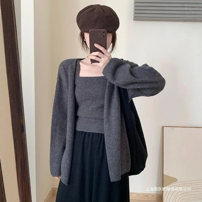 韩版温柔风宽松针织开衫吊带背心两件套春秋新品温柔减龄洋气毛衣