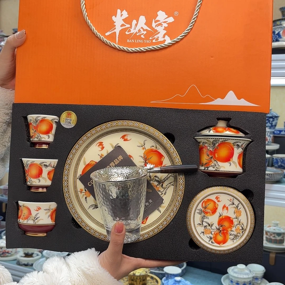 盖碗里的水放在碗中