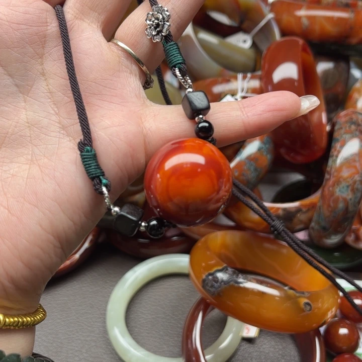 玛瑙/玉髓手镯未镶嵌