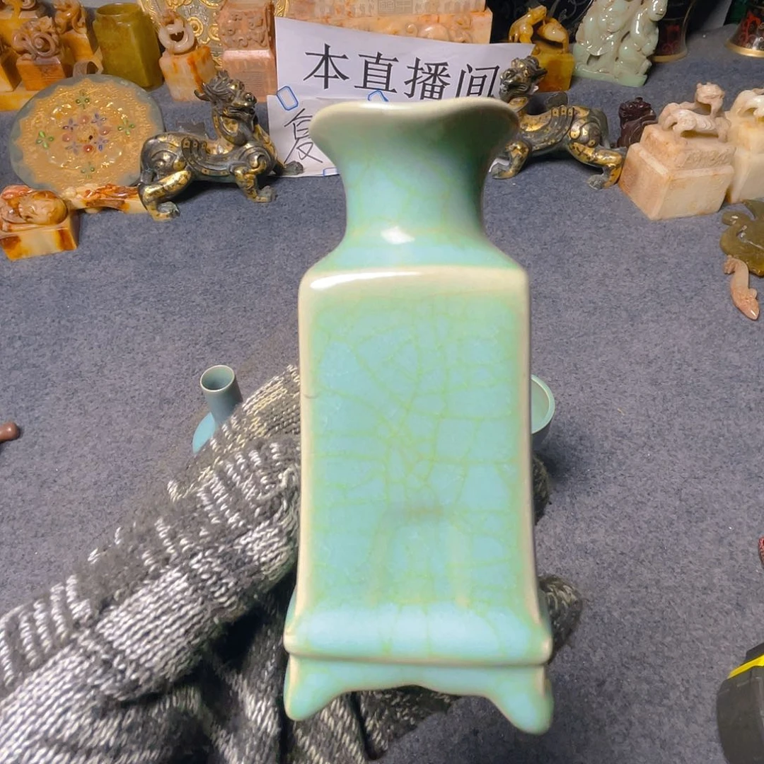 碟坎坎坷坷地走过这条小路