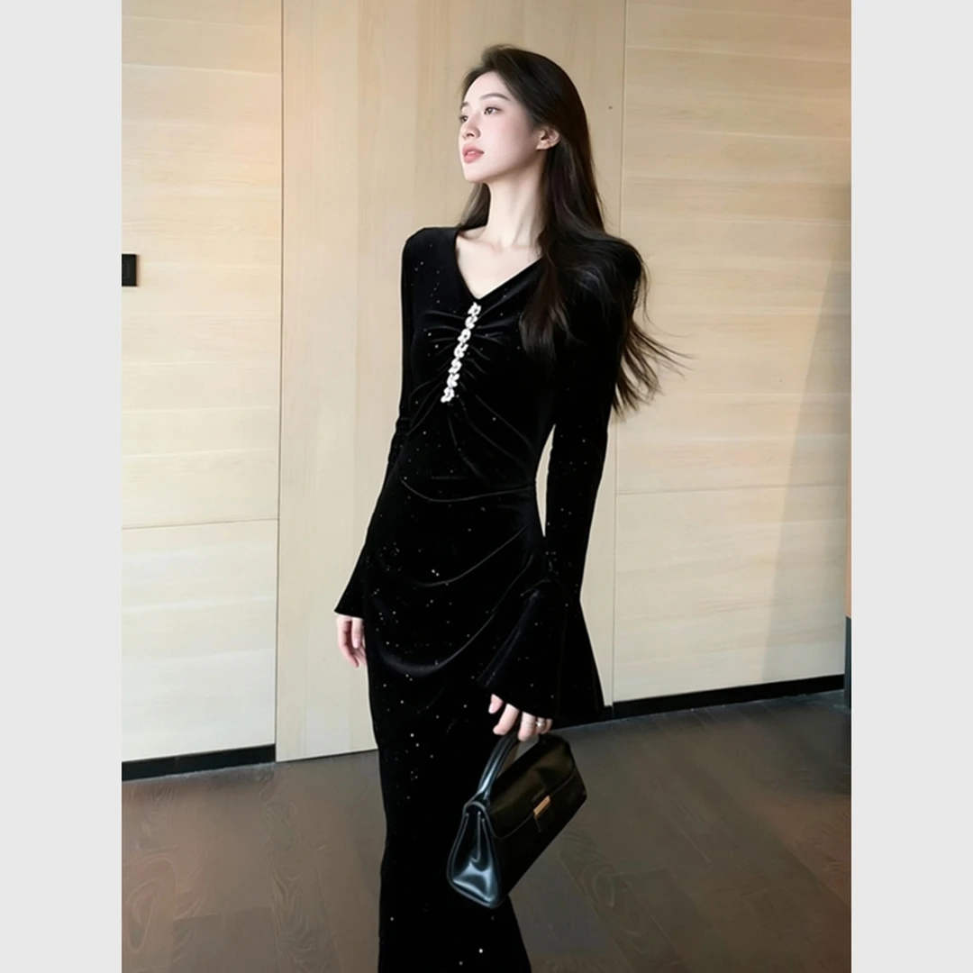 黑色丝绒连衣裙法式气质收腰职业宴会赫本风出席重要场合的裙子