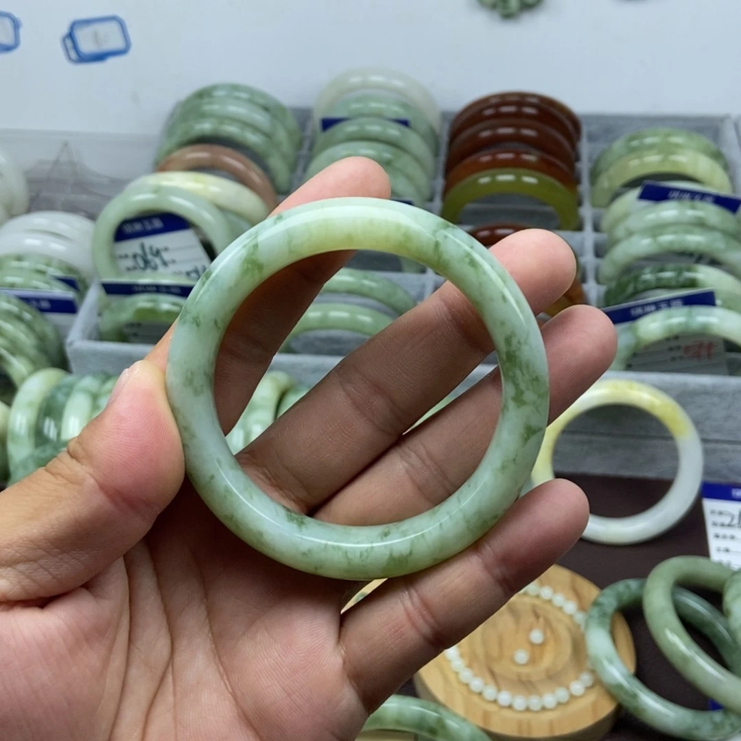 蛇纹石玉未镶嵌手镯伊*