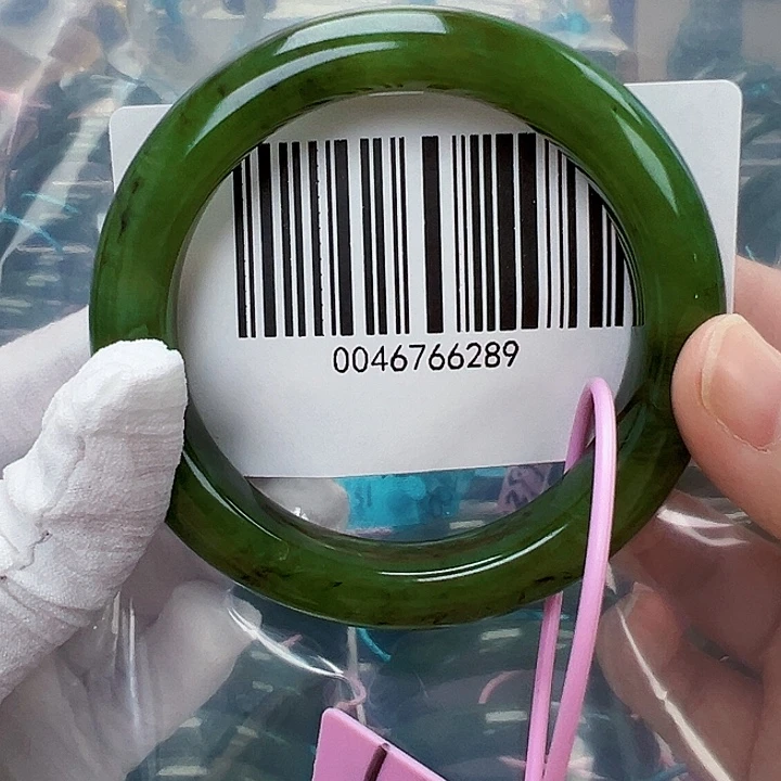 小***椒和田玉未镶嵌手镯微瑕57