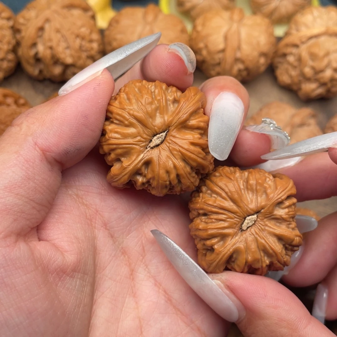 月***文玩核桃吊坠全品白狮子37