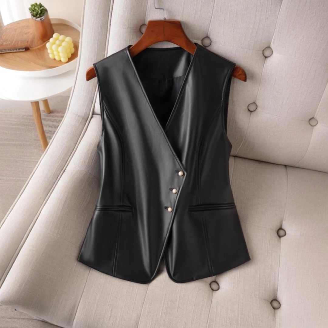 短款皮革V领马甲女士春秋2025新款时尚斜扣干练皮衣马夹上衣外搭