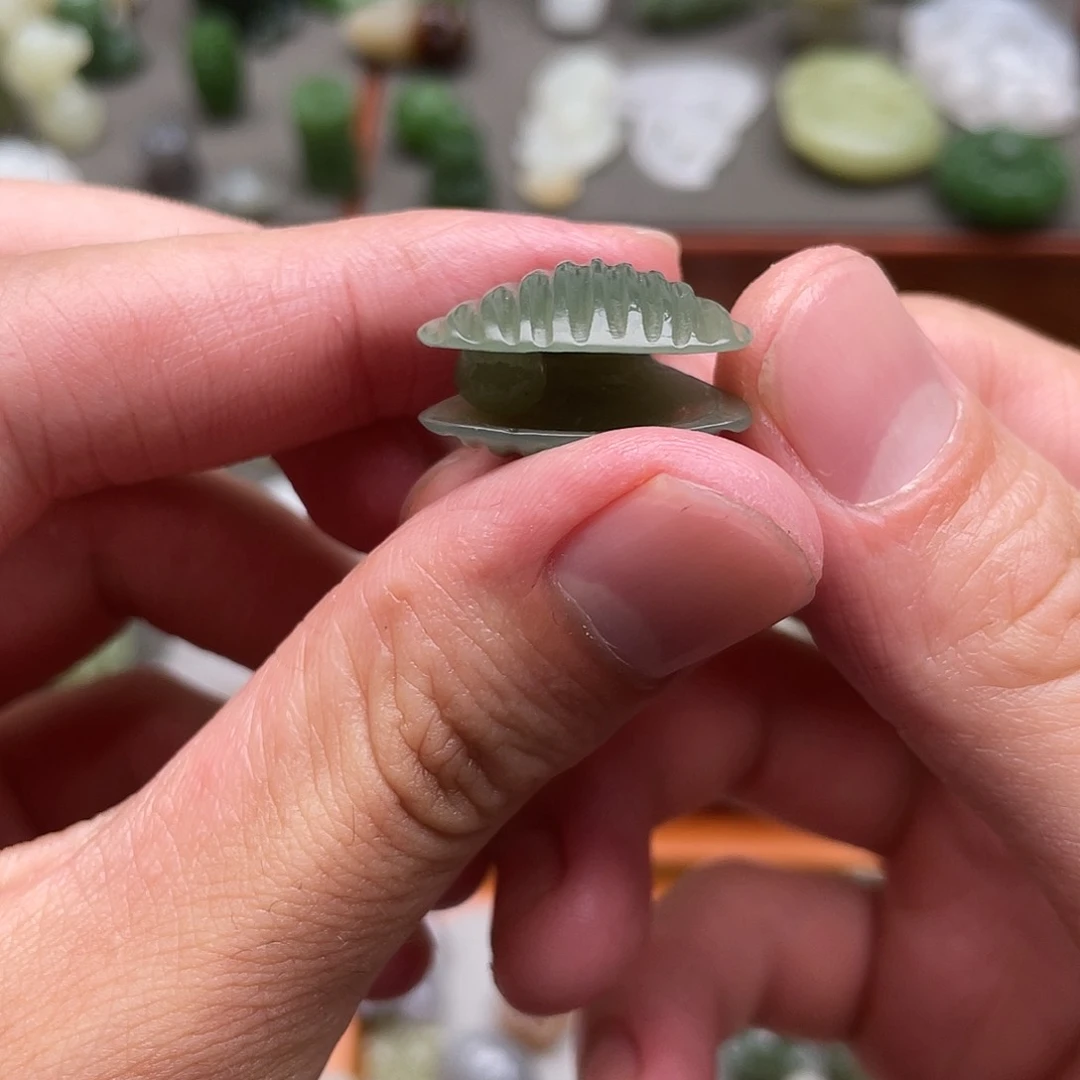 和田玉未镶嵌颈饰掌上明珠