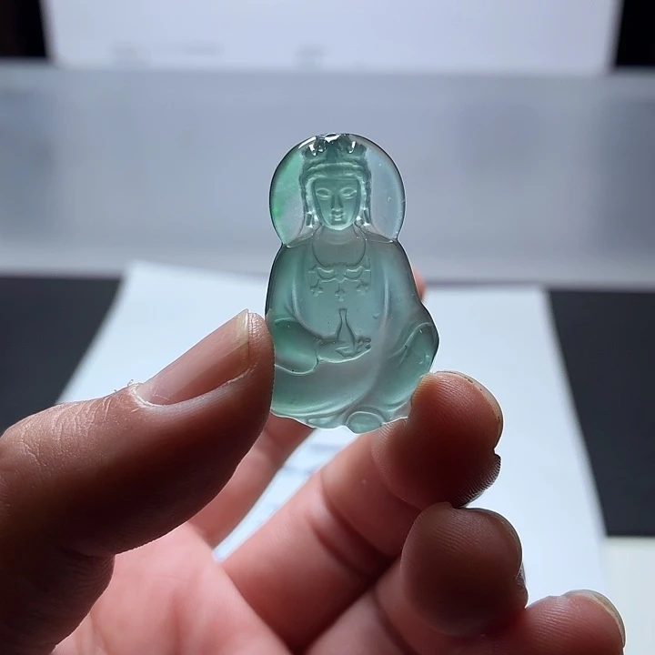 翡翠未镶嵌颈饰观音