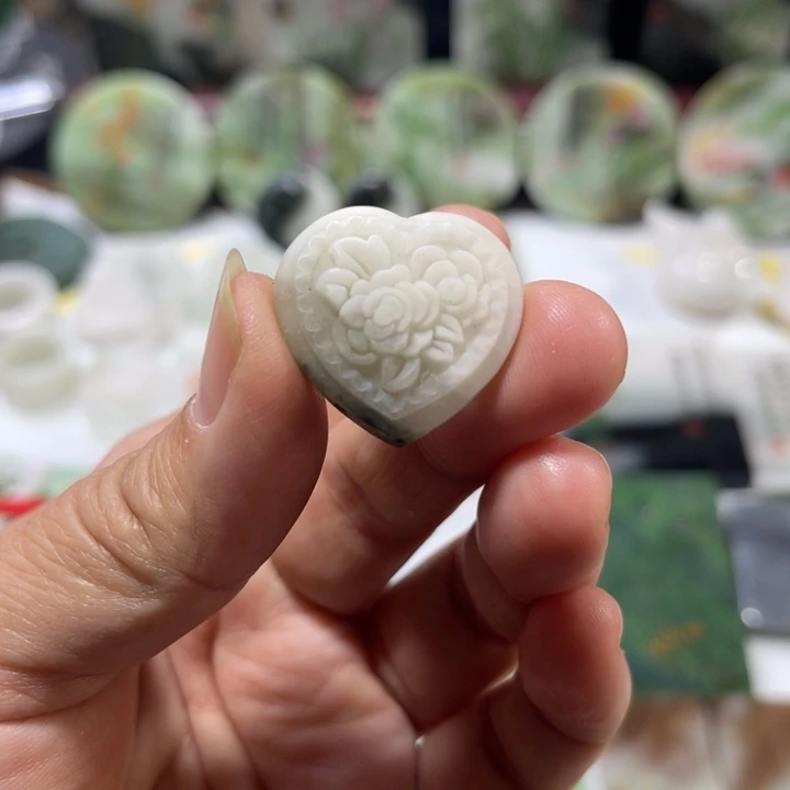 独山玉未镶嵌颈饰