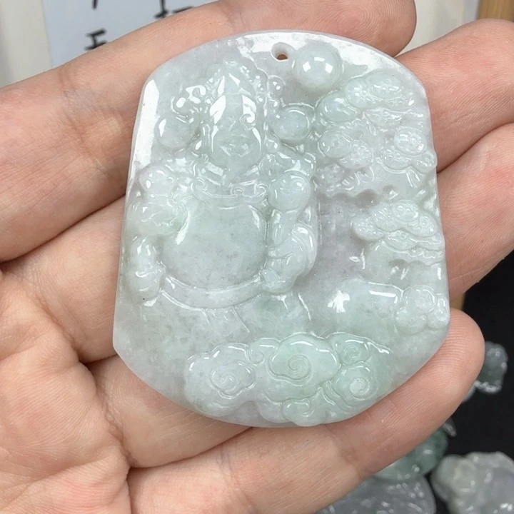 翡翠挂件未镶嵌翡翠