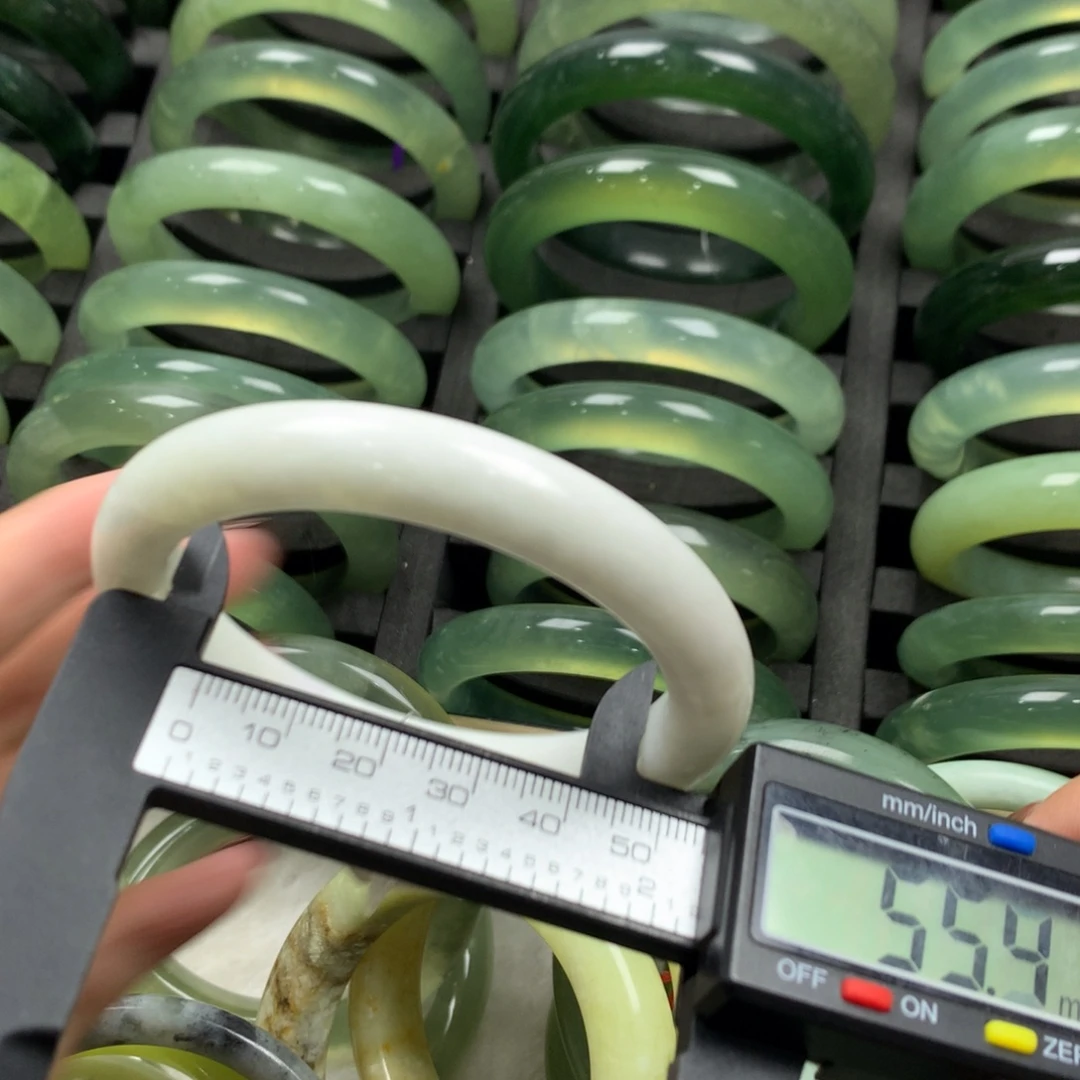 蛇纹石玉未镶嵌手镯43