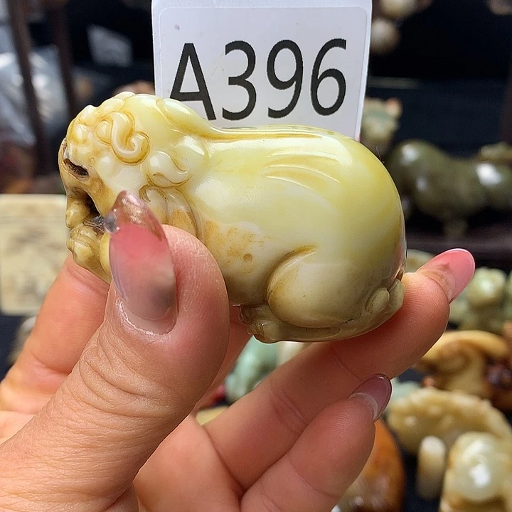 用***扬和田玉未镶嵌颈饰