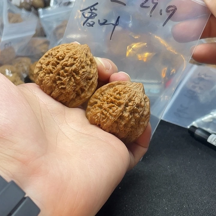 爱***叶把件文玩核桃满天星
