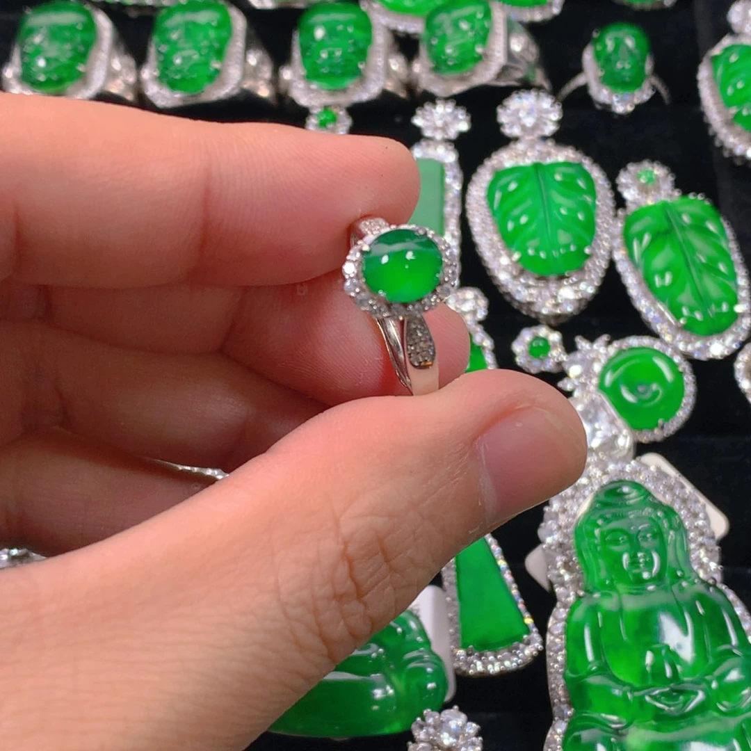 翡翠颈饰银S925镶嵌蛋面