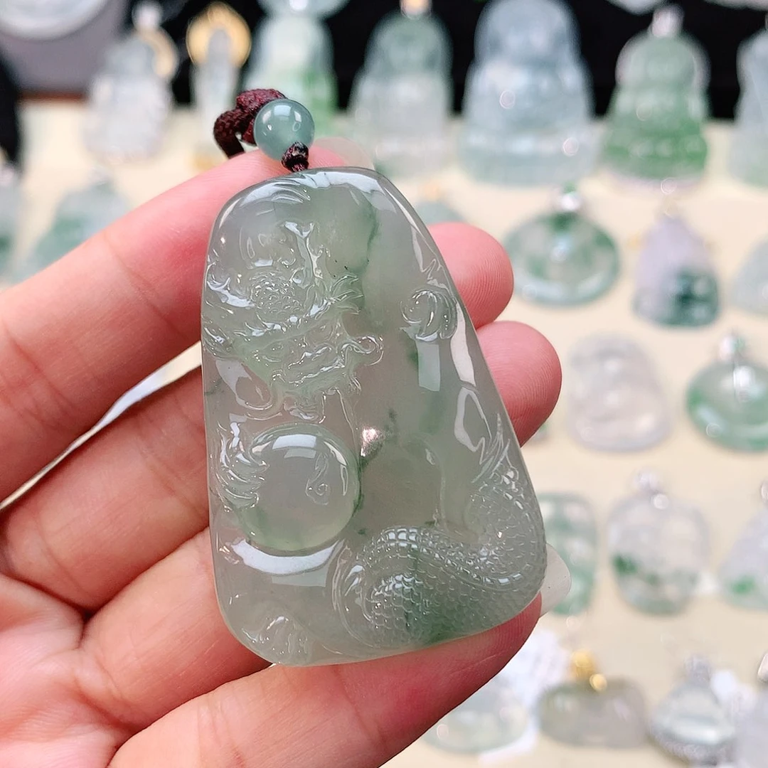 翡翠未镶嵌颈饰龙牌