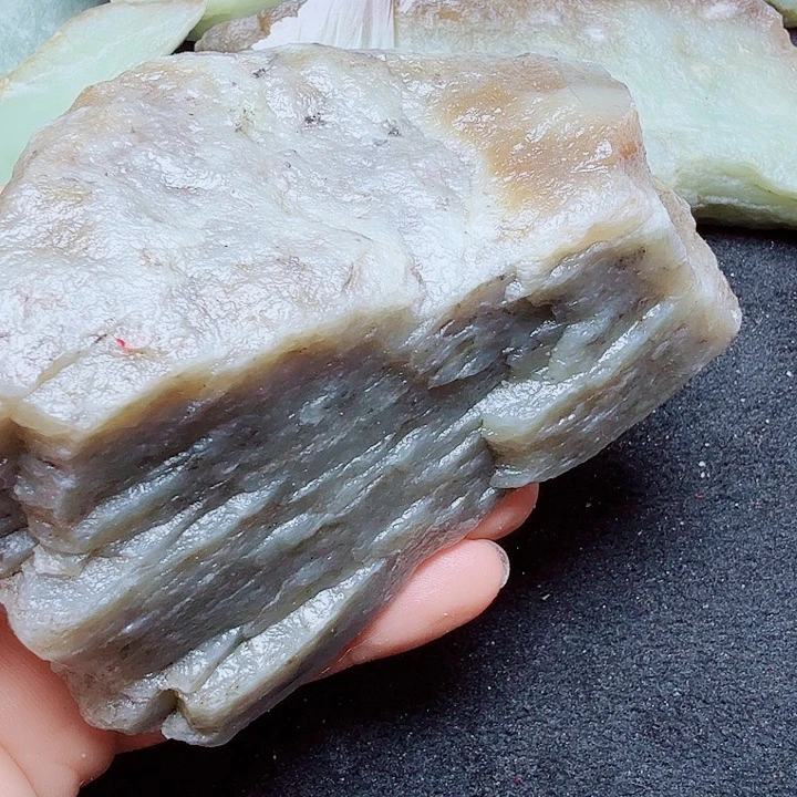 未镶嵌和田玉（糖玉）珠宝半成品