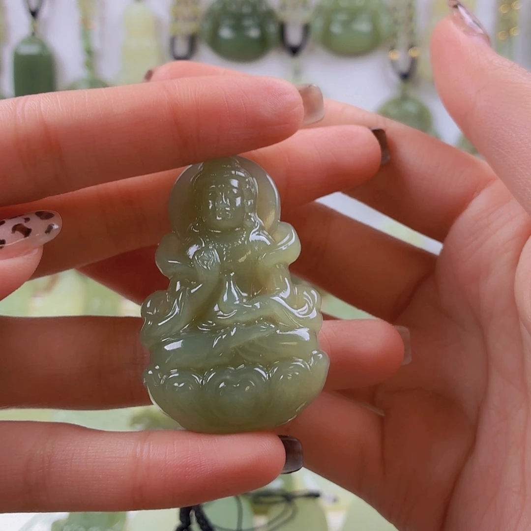 小***砖和田玉未镶嵌颈饰